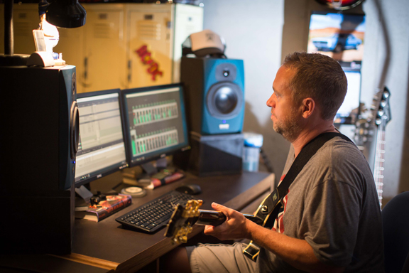 jason-in-studio-web